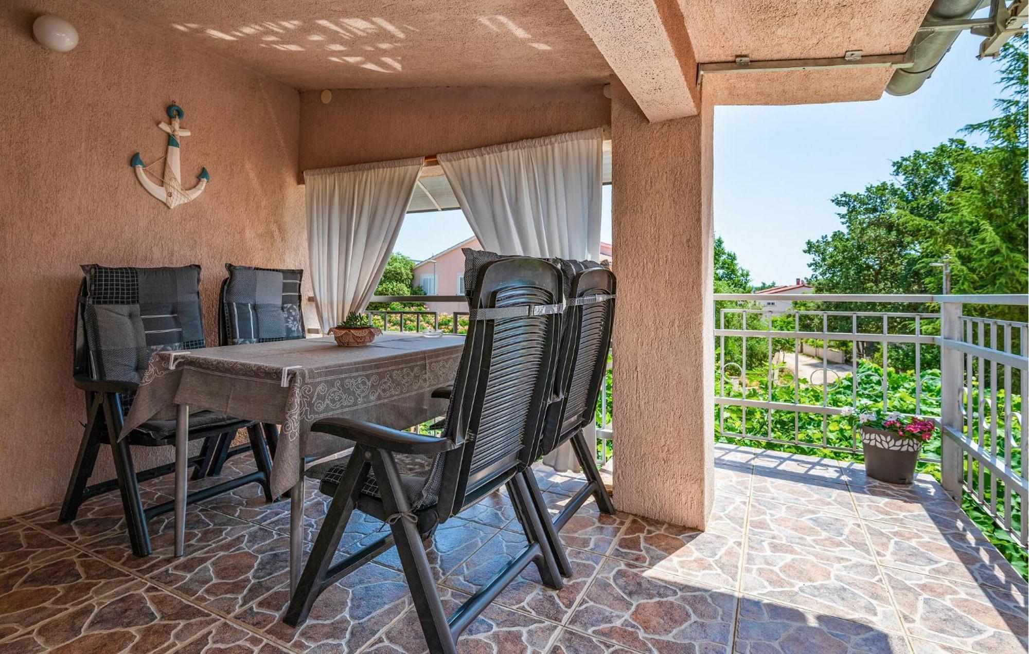 1 Bedroom Beautiful Apartment In Betiga Barbariga Esterno foto