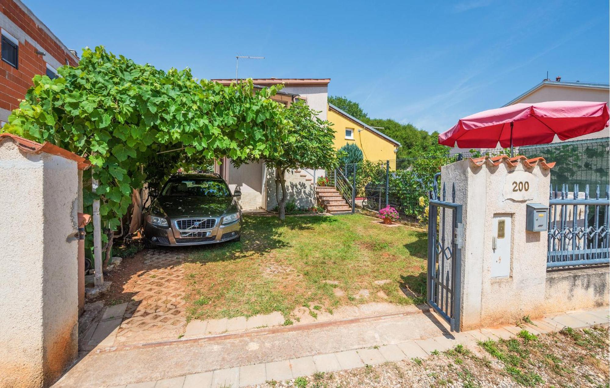 1 Bedroom Beautiful Apartment In Betiga Barbariga Esterno foto